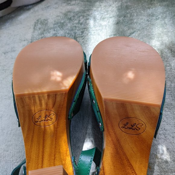 Lucky Lou Tiki Shoes Size 8 Brand new! Sold out on site! - Picture 6 of 7